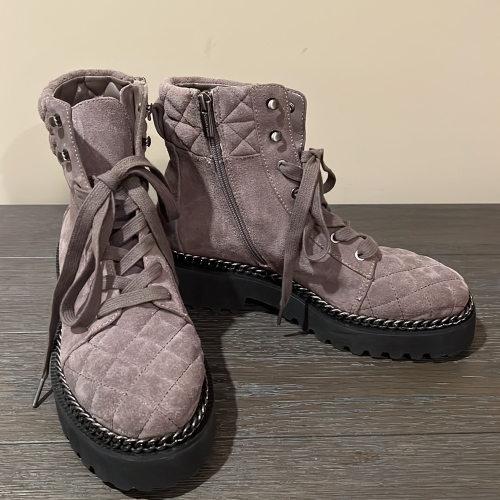 Vince Camuto women’s grey suede boots, EUC, size 8